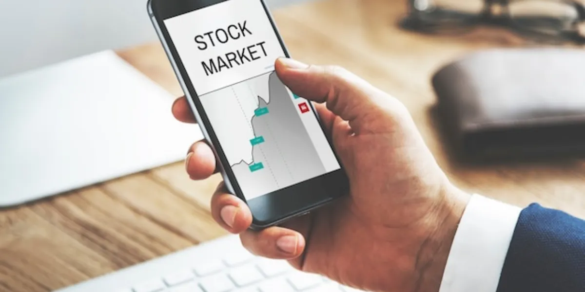 Apple Reaches $5 Trillion Market Valuation as U.S. Technology Stocks Face Growing Market Volatility